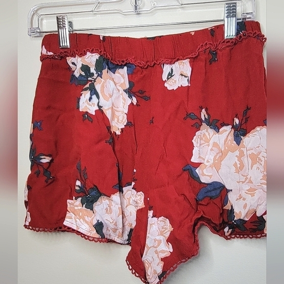 Tobi High Waisted Floral Lightweight Shorts, Size Medium - Picture 2 of 3